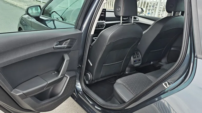 test-seat-leon-sportstourer-15-etsi-dsg-vamos-fr-2025-20