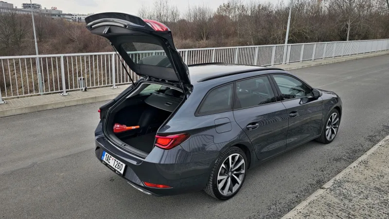 test-seat-leon-sportstourer-15-etsi-dsg-vamos-fr-2025-23