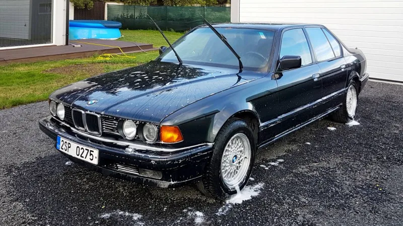 rucni_myti_auta-youngtimer-bmw_e32