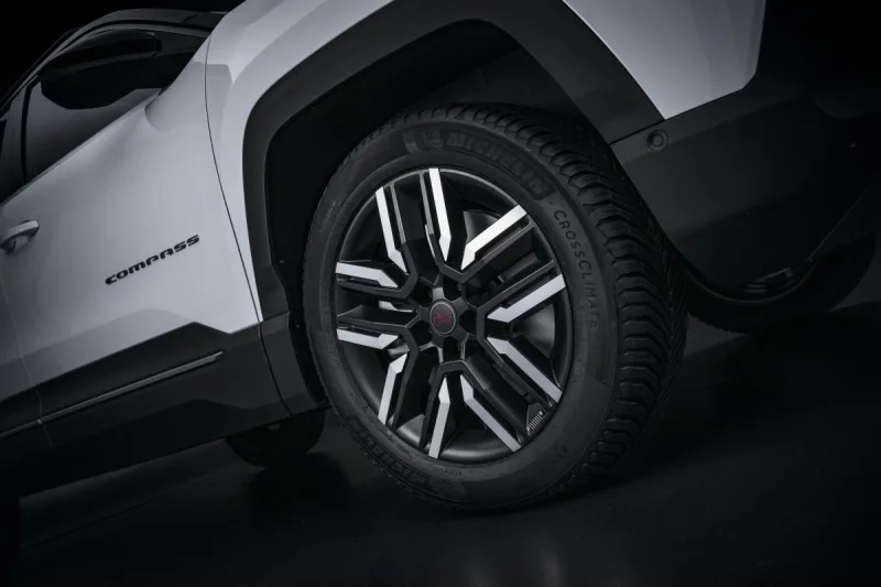 2025-jeep-compass-4