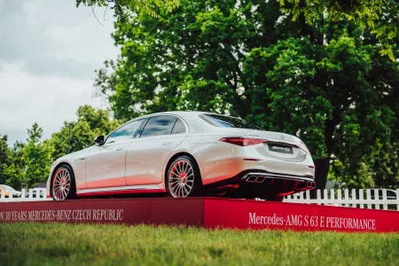 2025-mercedes-amg-s-63-e-performance-edition-30-years-limitovana-edice-czech-republic-2