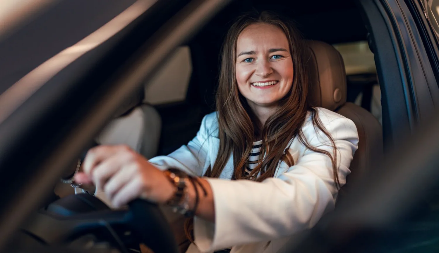 tenistka-barbora_krejcikova-porsche_cayenne