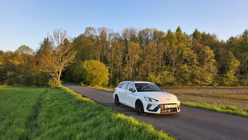 test-cupra-leon-sportstourer-vz-333-2025-26