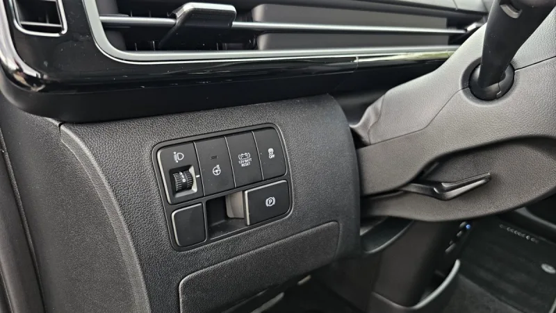 test-hyundai-staria-hybrid-16-t-gdi-hev-luxury-2025-14