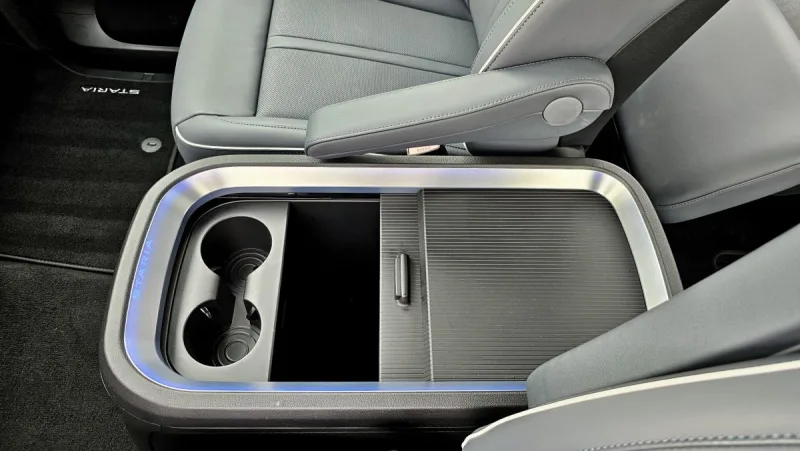 test-hyundai-staria-hybrid-16-t-gdi-hev-luxury-2025-17