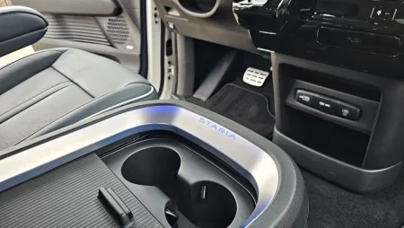 test-hyundai-staria-hybrid-16-t-gdi-hev-luxury-2025-19