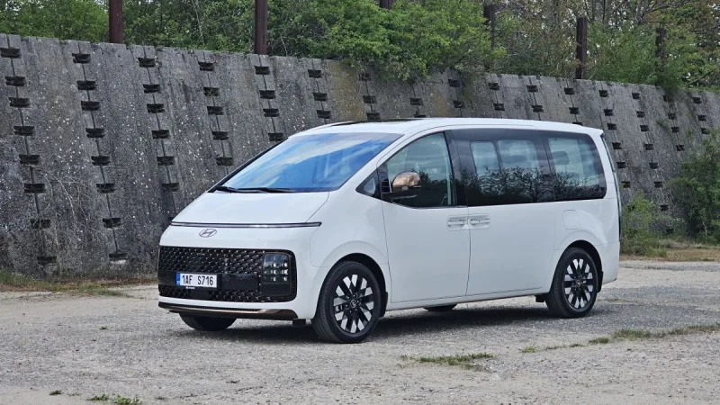 test-hyundai-staria-hybrid-16-t-gdi-hev-luxury-2025-2