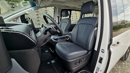 test-hyundai-staria-hybrid-16-t-gdi-hev-luxury-2025-20