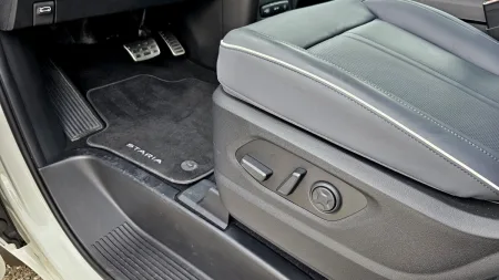 test-hyundai-staria-hybrid-16-t-gdi-hev-luxury-2025-21