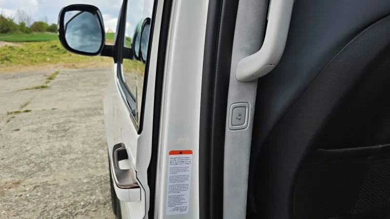 test-hyundai-staria-hybrid-16-t-gdi-hev-luxury-2025-22