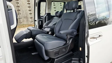 test-hyundai-staria-hybrid-16-t-gdi-hev-luxury-2025-23
