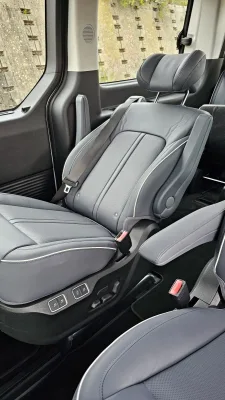 test-hyundai-staria-hybrid-16-t-gdi-hev-luxury-2025-24