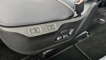 test-hyundai-staria-hybrid-16-t-gdi-hev-luxury-2025-25