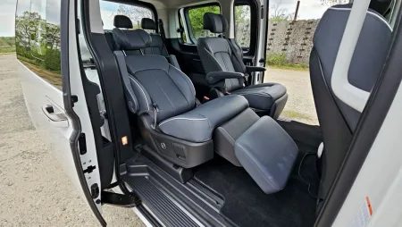 test-hyundai-staria-hybrid-16-t-gdi-hev-luxury-2025-27