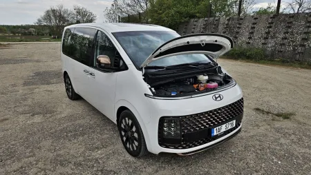 test-hyundai-staria-hybrid-16-t-gdi-hev-luxury-2025-32