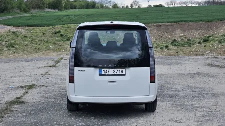 test-hyundai-staria-hybrid-16-t-gdi-hev-luxury-2025-5