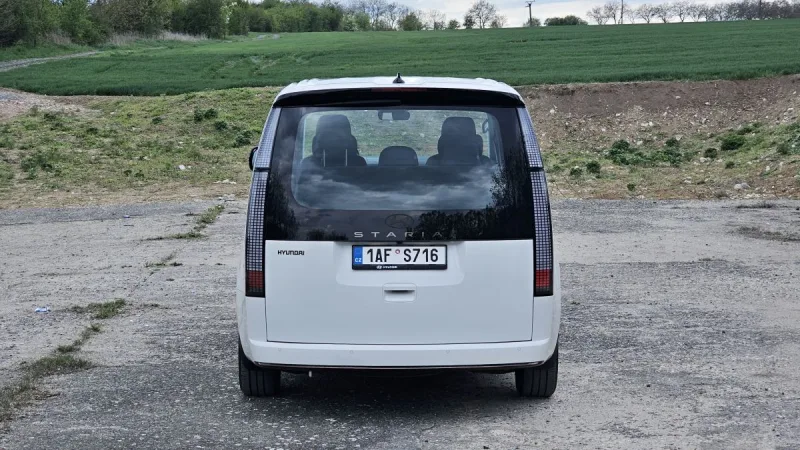 test-hyundai-staria-hybrid-16-t-gdi-hev-luxury-2025-5