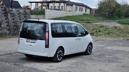 test-hyundai-staria-hybrid-16-t-gdi-hev-luxury-2025-6