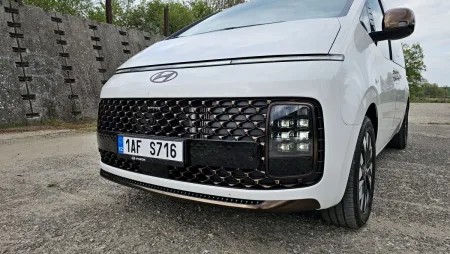 test-hyundai-staria-hybrid-16-t-gdi-hev-luxury-2025-9
