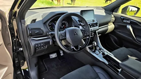 test-mitsubishi-eclipse-cross-phev-black-edition-2025-12