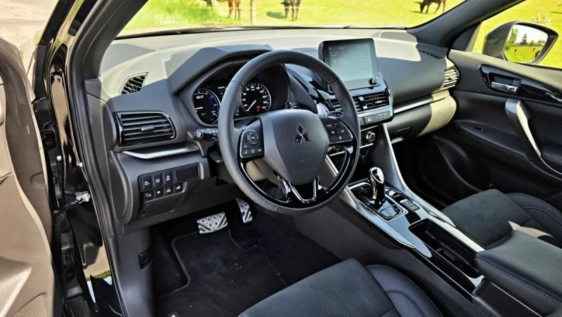 test-mitsubishi-eclipse-cross-phev-black-edition-2025-12