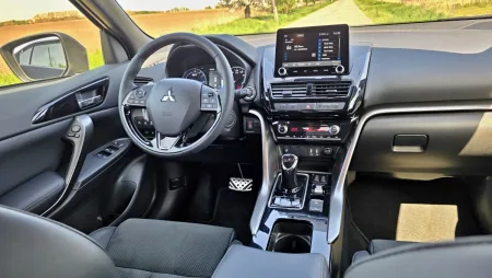 test-mitsubishi-eclipse-cross-phev-black-edition-2025-18