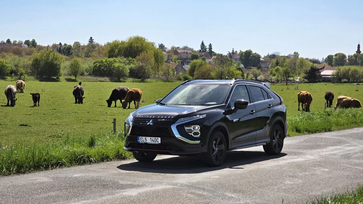 test-mitsubishi-eclipse-cross-phev-black-edition-2025-2
