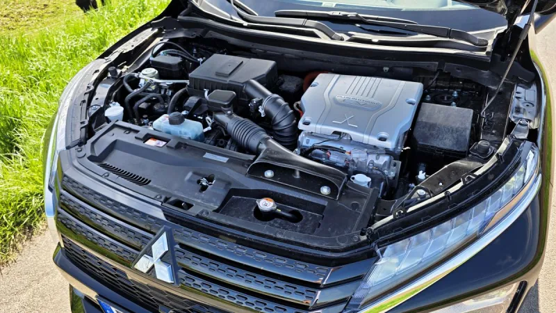 test-mitsubishi-eclipse-cross-phev-black-edition-2025-26