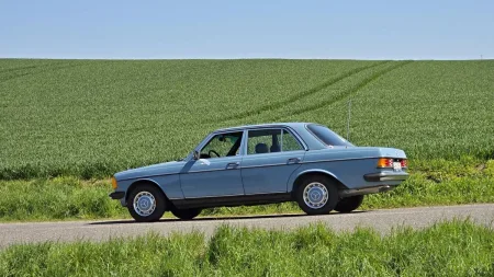 test-ojetiny-mercedes-benz-230-e-w123-1982-10