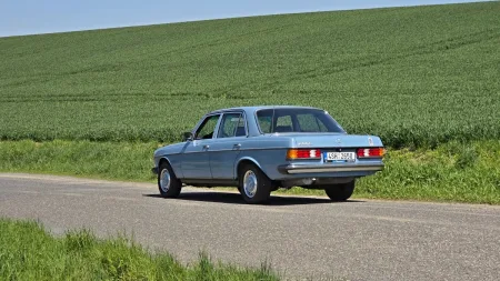 test-ojetiny-mercedes-benz-230-e-w123-1982-11