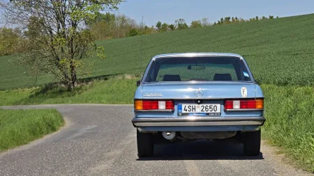 test-ojetiny-mercedes-benz-230-e-w123-1982-13