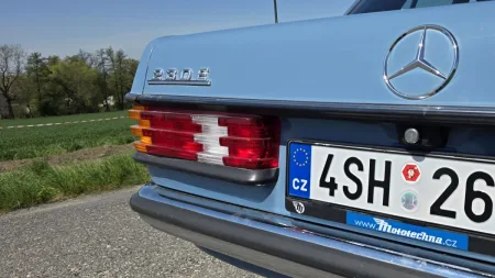 test-ojetiny-mercedes-benz-230-e-w123-1982-18