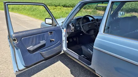 test-ojetiny-mercedes-benz-230-e-w123-1982-19