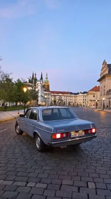 test-ojetiny-mercedes-benz-230-e-w123-1982-35