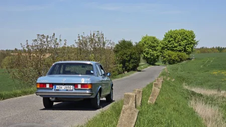 test-ojetiny-mercedes-benz-230-e-w123-1982-4