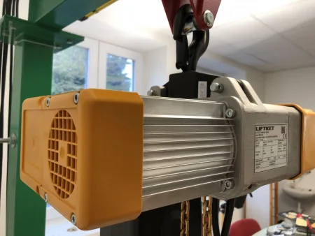 elektricky-kladkostroj-na-500kg-s-hakovym-zavesem