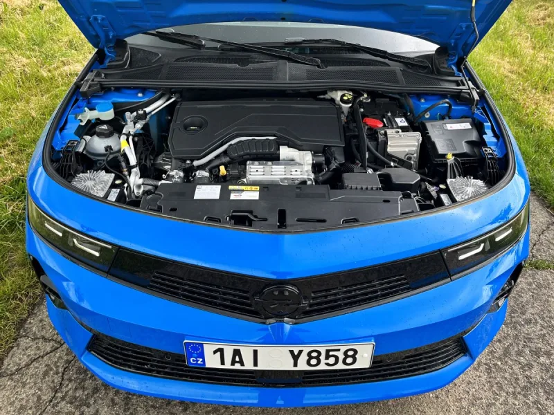 test-opel-astra-st-hybrid-1-2-turbo-edct6-2025-12