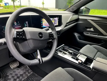 test-opel-astra-st-hybrid-1-2-turbo-edct6-2025-20