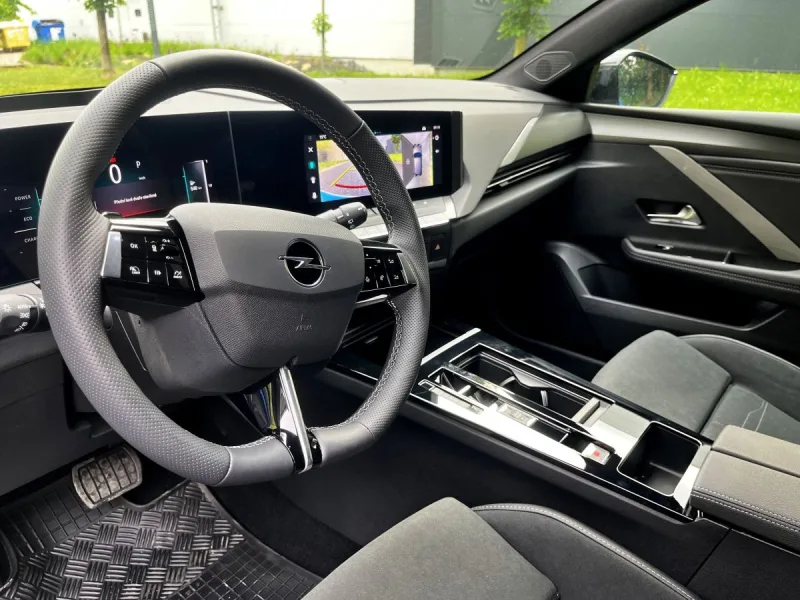 test-opel-astra-st-hybrid-1-2-turbo-edct6-2025-20