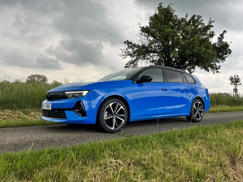 test-opel-astra-st-hybrid-1-2-turbo-edct6-2025-3
