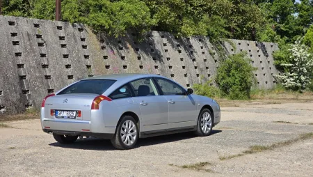 test-ojetiny-citroen-c6-27-hdi-v6-2007-13