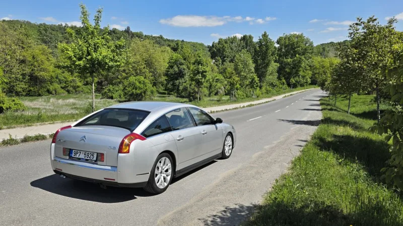 test-ojetiny-citroen-c6-27-hdi-v6-2007-4