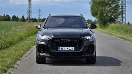 test-2025-audi-rs-q8-performance-1