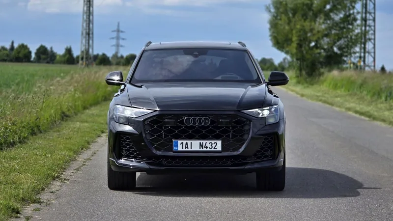 test-2025-audi-rs-q8-performance-1