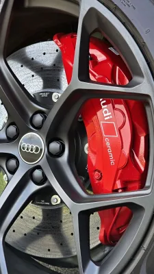test-2025-audi-rs-q8-performance-11