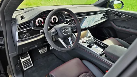 test-2025-audi-rs-q8-performance-17