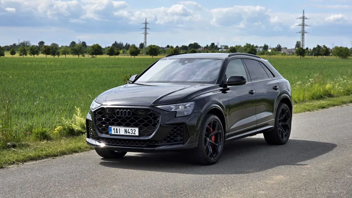 test-2025-audi-rs-q8-performance-2