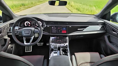 test-2025-audi-rs-q8-performance-20