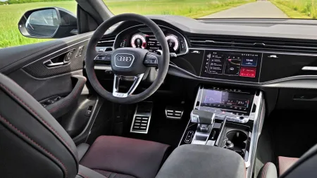 test-2025-audi-rs-q8-performance-21