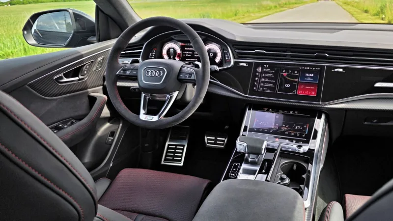 test-2025-audi-rs-q8-performance-21